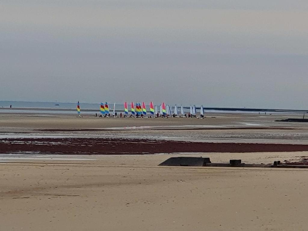 Appartement F1 Mansarde A 100M De La Plage, Proche De Arromanches Et Des Plages Du Debarquement Saint-Côme-de-Fresné Eksteriør billede